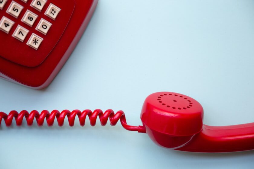 telefono rojo - llamado a la acción